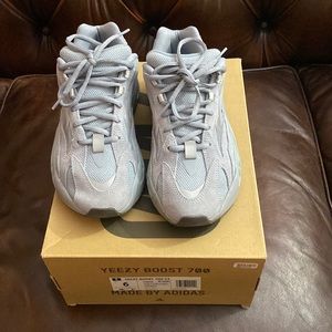 Yeezy 700 size 6 hospital blue